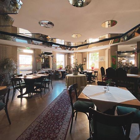 Zum Gruenen Turm Hotel Hohen Neuendorf Buitenkant foto