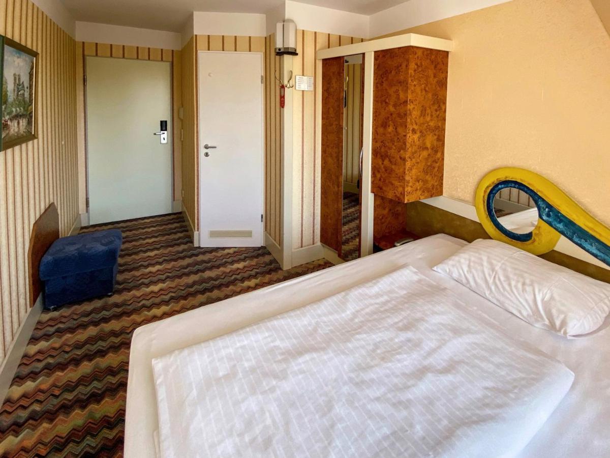 Zum Gruenen Turm Hotel Hohen Neuendorf Buitenkant foto