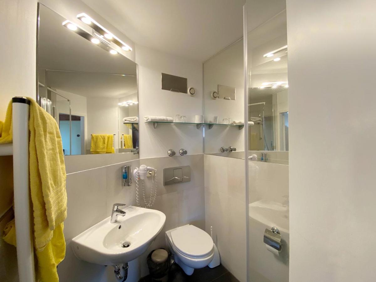Zum Gruenen Turm Hotel Hohen Neuendorf Buitenkant foto