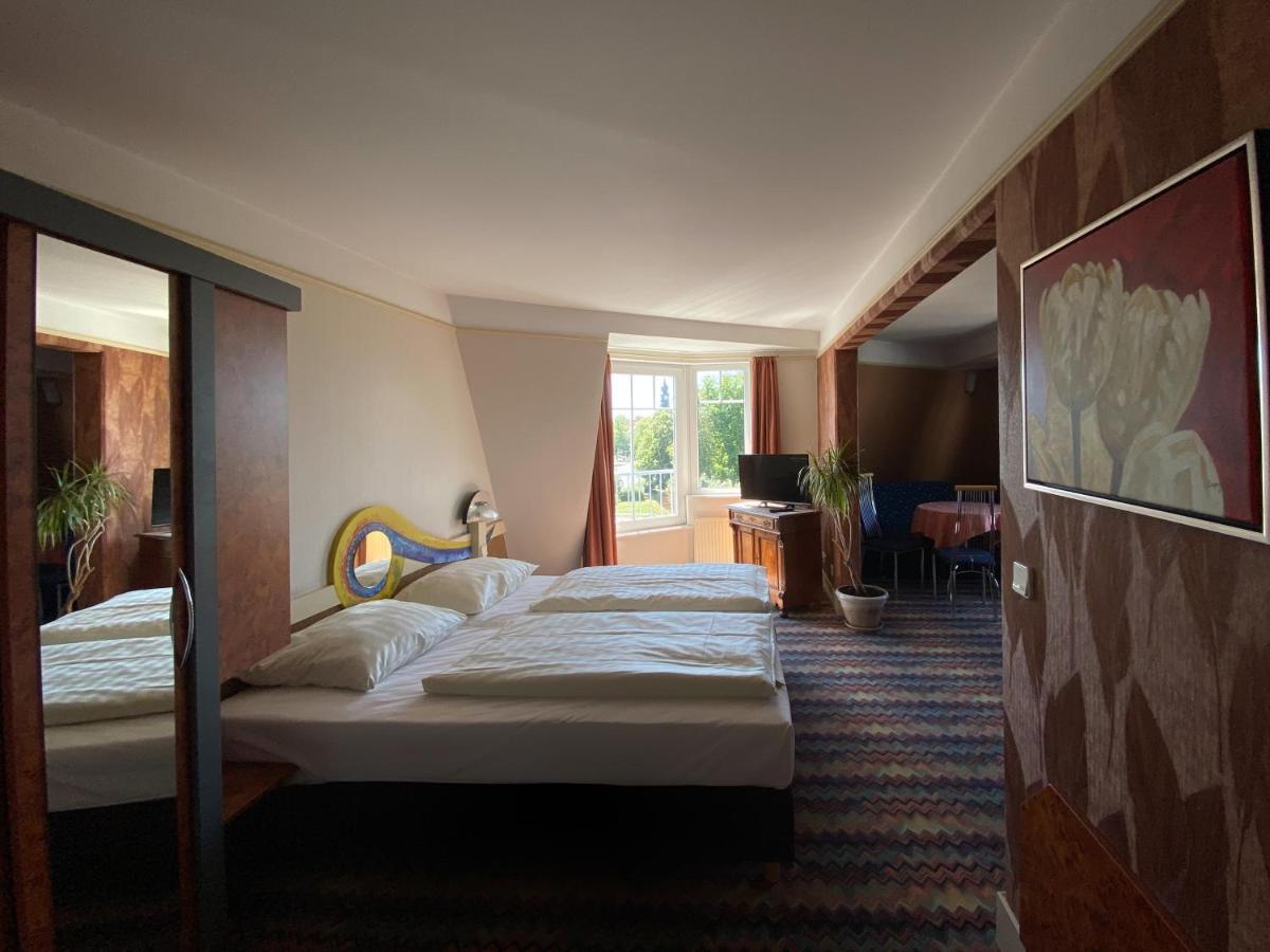 Zum Gruenen Turm Hotel Hohen Neuendorf Buitenkant foto